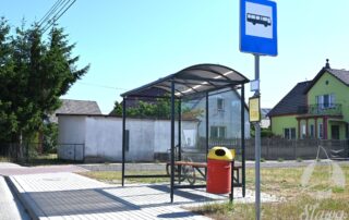 Nowe wiaty przystankowe w Lipinkach