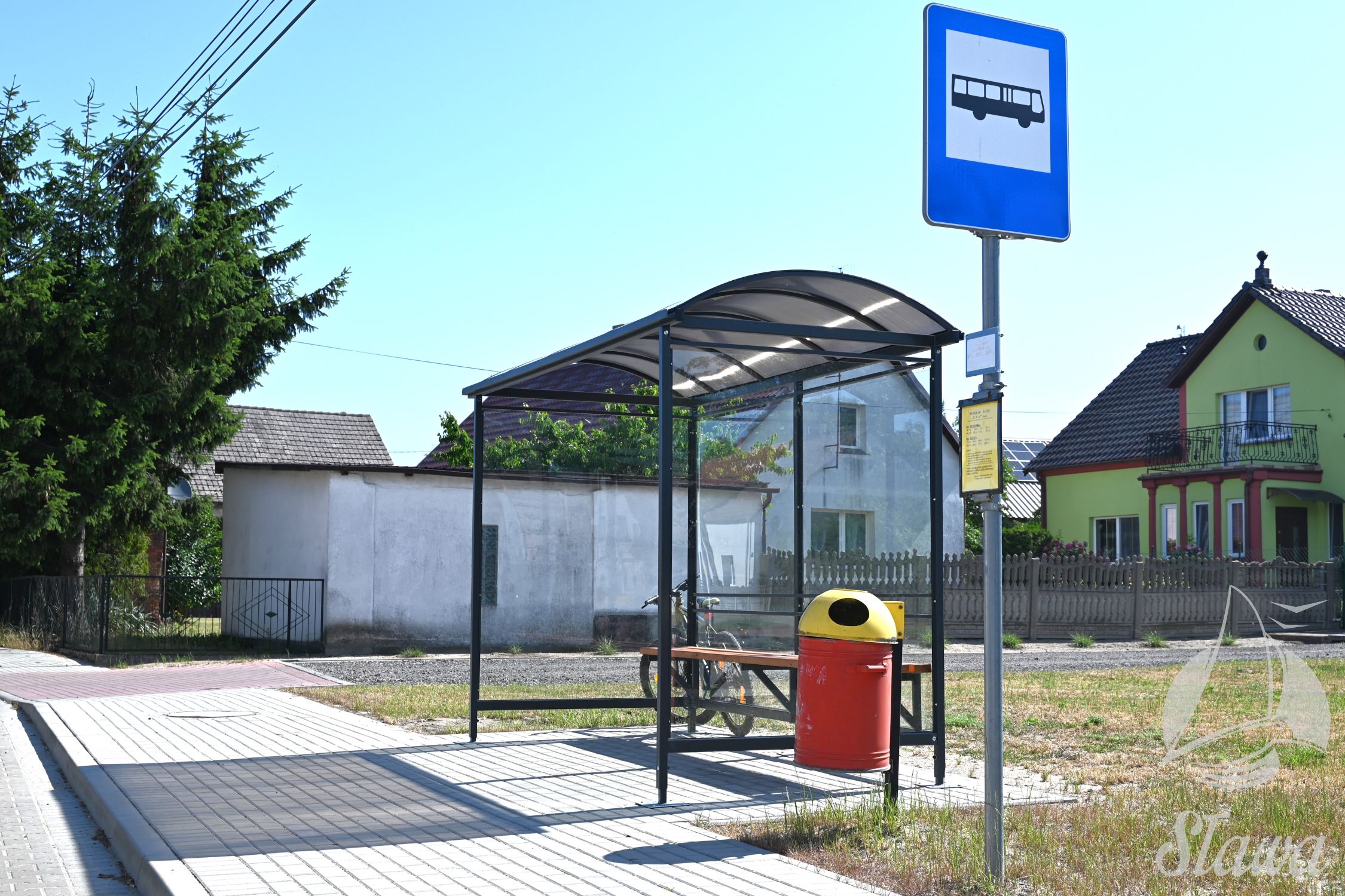 Nowe wiaty przystankowe w Lipinkach