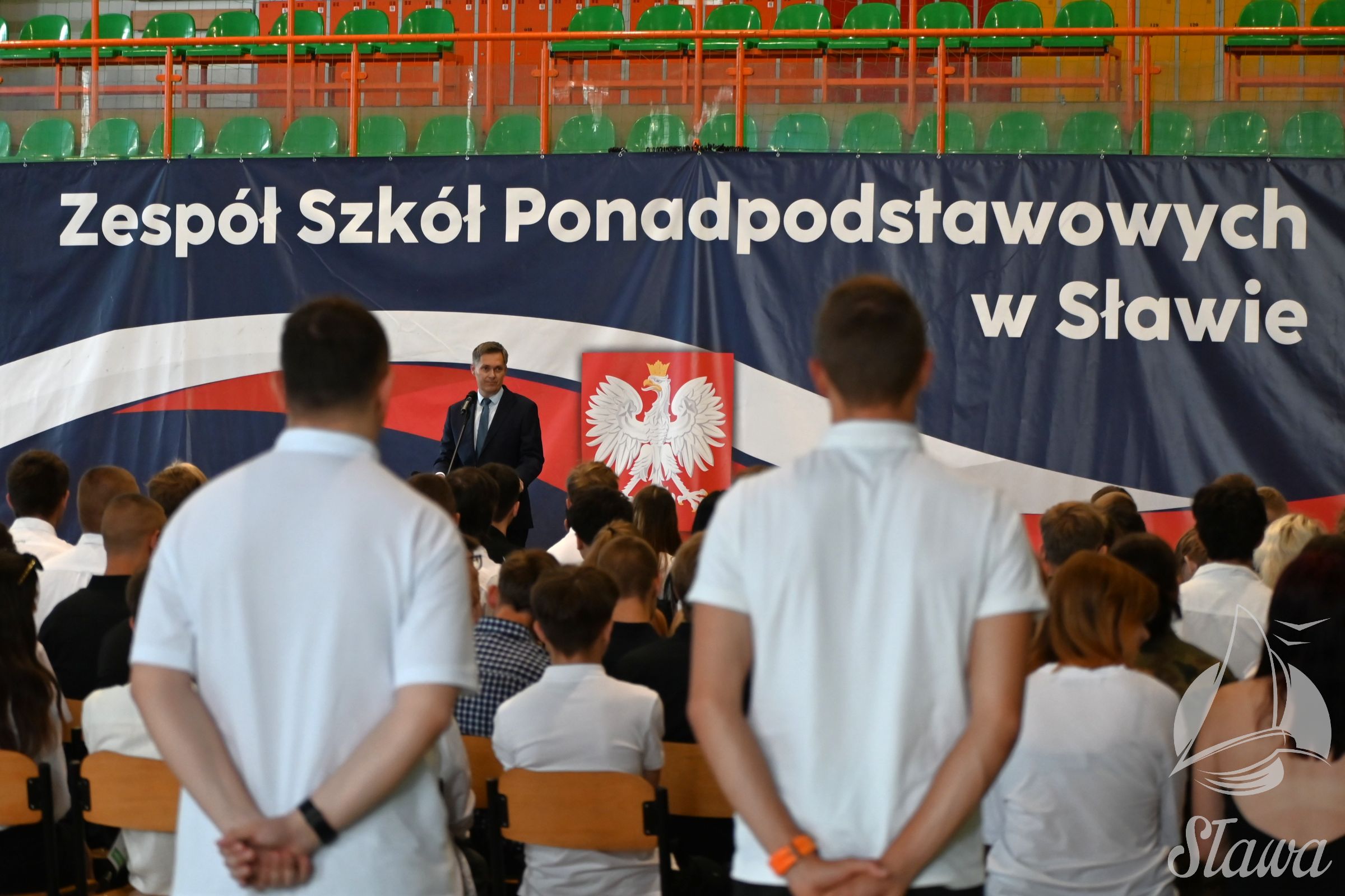 Uczestnicy zakończenia roku szkolnego w SP Sława.