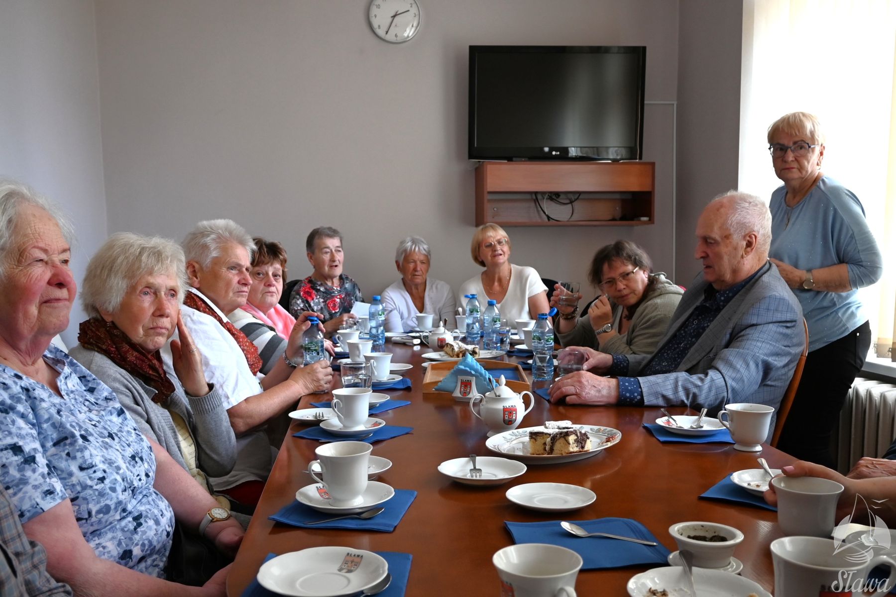 Seniorzy podczas wizyty w Urzędzie