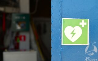 Nowy defibrylator AED w hangarze LKŻ
