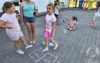 Dzieci na zajęciach w Domu Kultury w Śmieszkowie