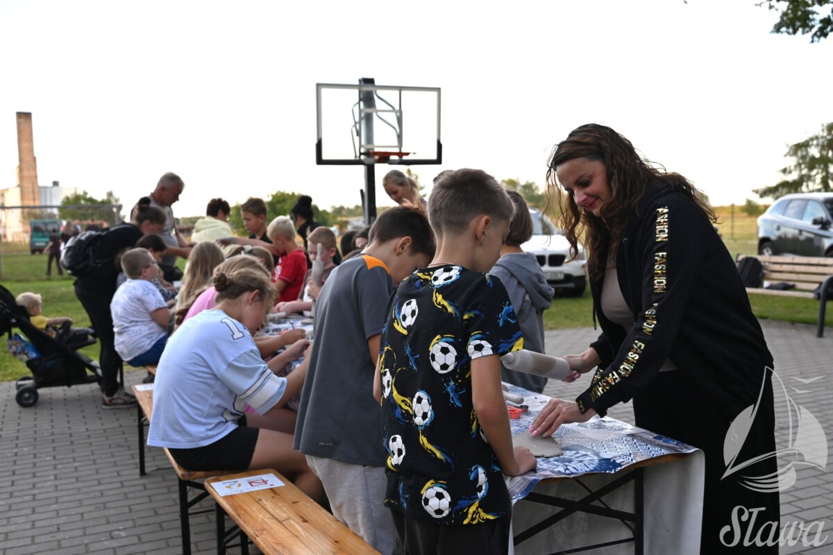 Uczestnicy kina plenerowego Uczestnicy kina plenerowego