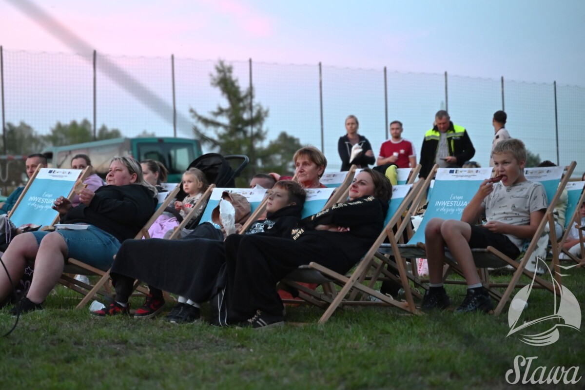 Uczestnicy kina plenerowego Uczestnicy kina plenerowego