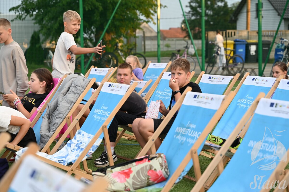 UCZESTNICY KINA PLENEROWEGO W ŁUPICY UCZESTNICY KINA PLENEROWEGO W ŁUPICY