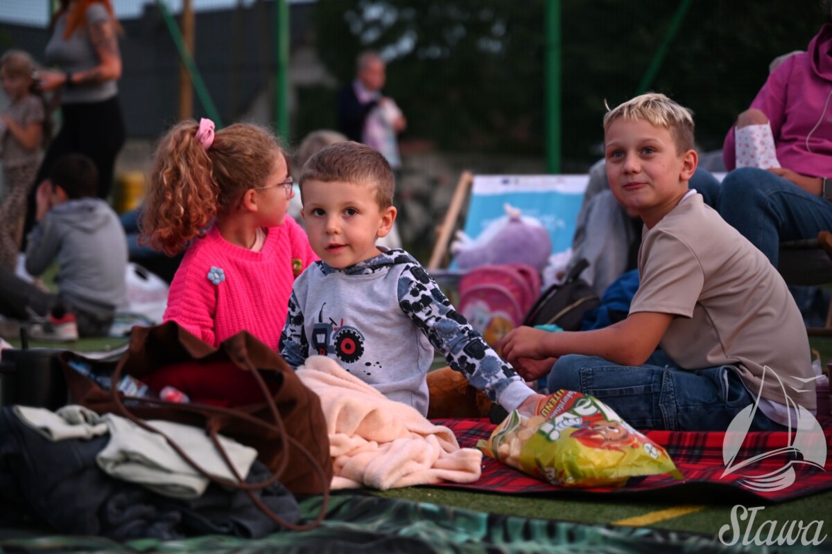 UCZESTNICY KINA PLENEROWEGO W ŁUPICY UCZESTNICY KINA PLENEROWEGO W ŁUPICY
