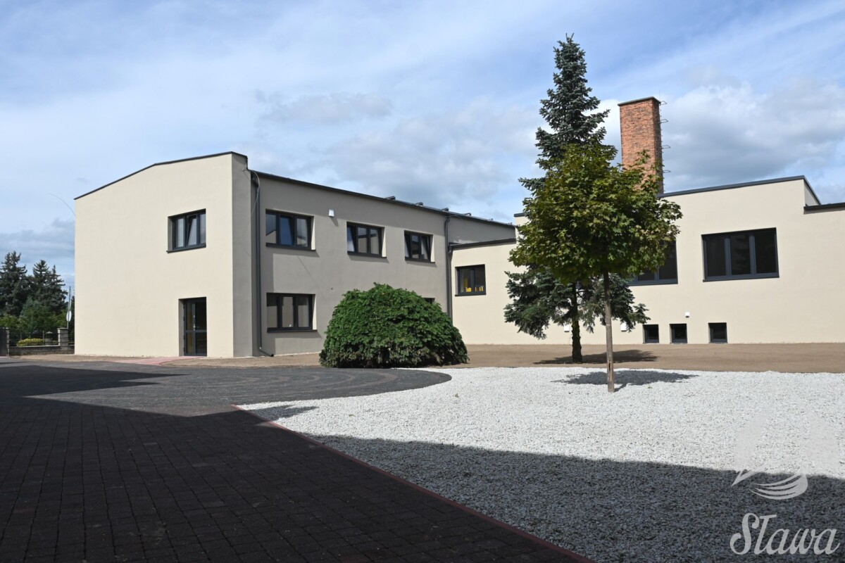 WIZYTACJA INWESTYCJI TERMOMODERNIZACJI BUDYNKÓW OŚWIATOWYCH W SŁAWIE