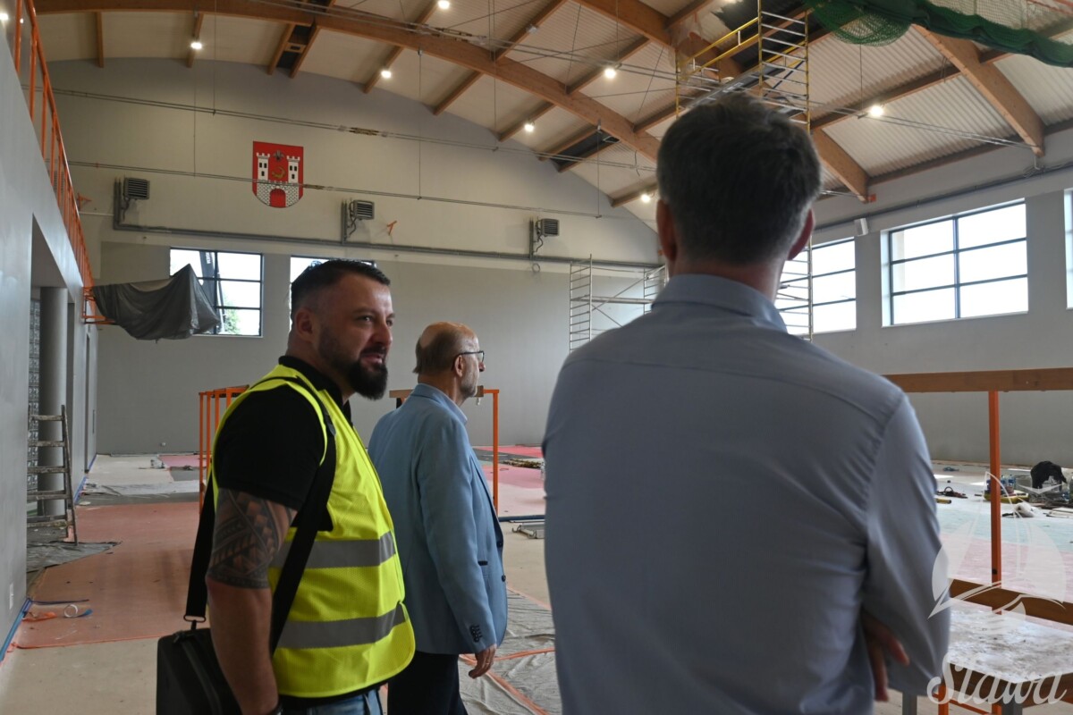 WIZYTACJA INWESTYCJI TERMOMODERNIZACJI BUDYNKÓW OŚWIATOWYCH W SŁAWIE WIZYTACJA INWESTYCJI TERMOMODERNIZACJI BUDYNKÓW OŚWIATOWYCH W SŁAWIE