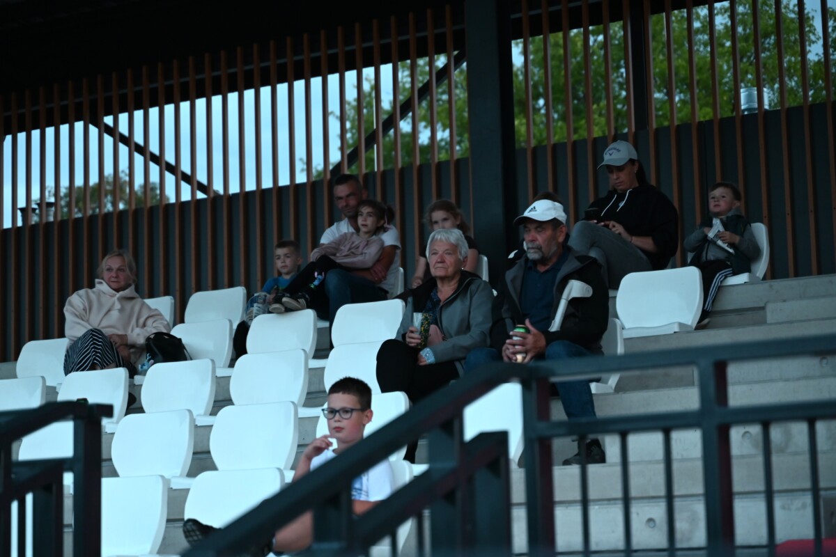 KINO PLENEROWE NA STADIONIE MIEJSKIM KINO PLENEROWE NA STADIONIE MIEJSKIM