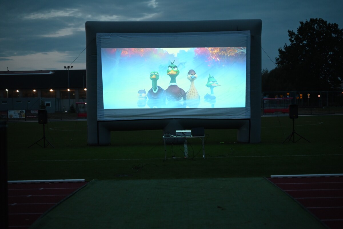 KINO PLENEROWE NA STADIONIE MIEJSKIM KINO PLENEROWE NA STADIONIE MIEJSKIM