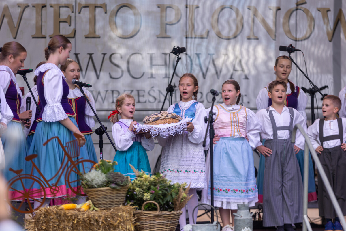 Uczestnicy dożynek Uczestnicy dożynek