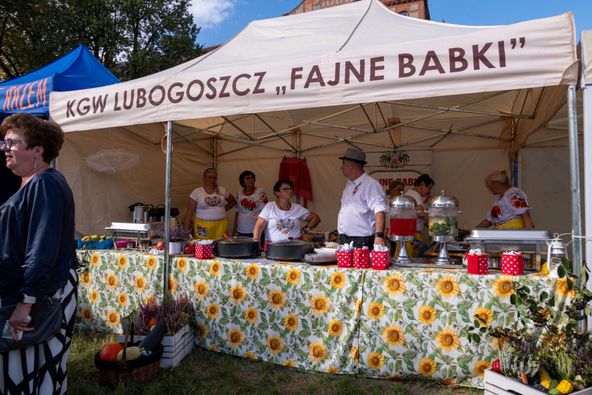 Uczestnicy dożynek Uczestnicy dożynek