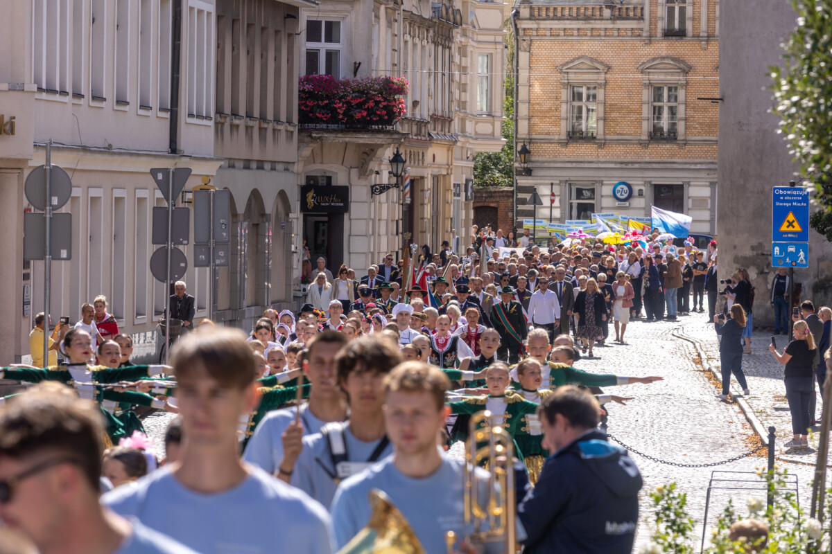 Uczestnicy dożynek Uczestnicy dożynek