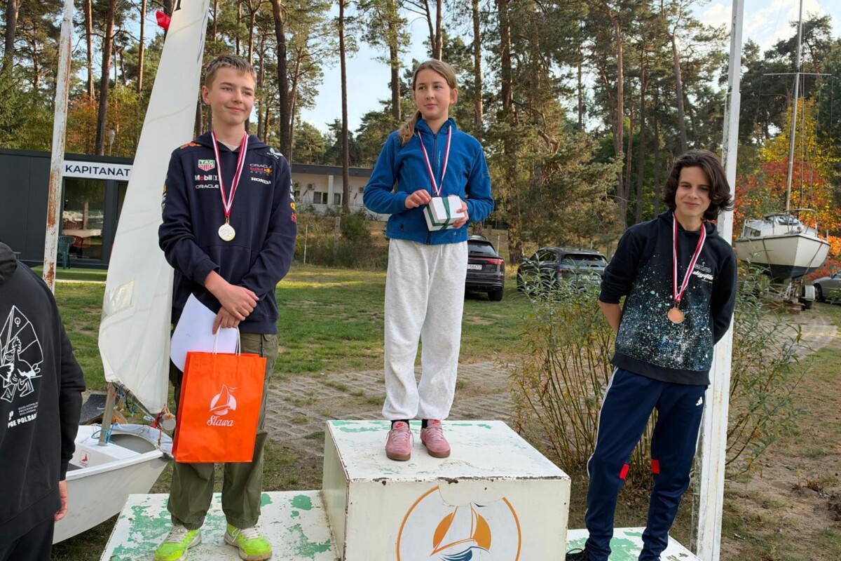 Uczestnicy regat w klasie Optimist Uczestnicy regat w klasie Optimist