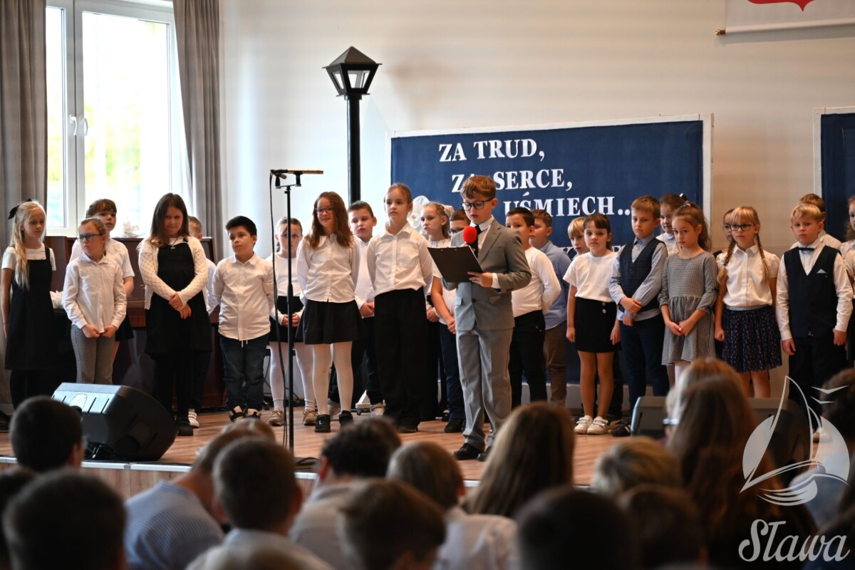 Uczestnicy akademii z okazji Dnia Edukacji Narodowej