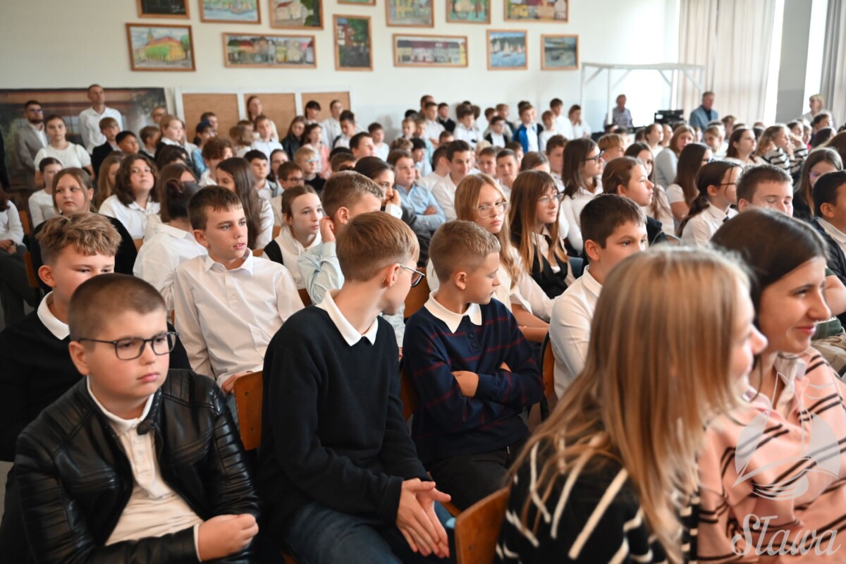 Uczestnicy akademii z okazji Dnia Edukacji Narodowej Uczestnicy akademii z okazji Dnia Edukacji Narodowej