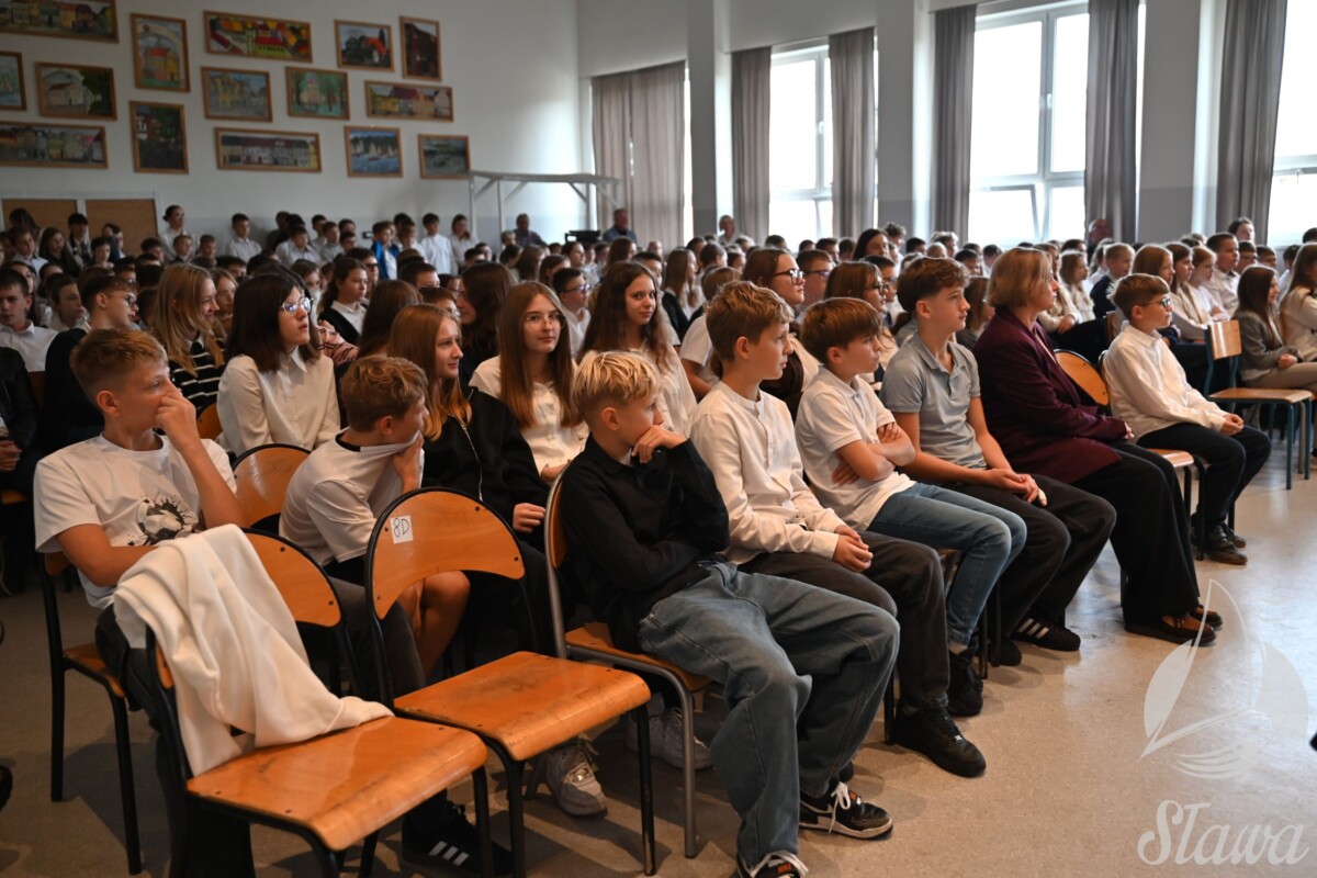 Uczestnicy akademii z okazji Dnia Edukacji Narodowej Uczestnicy akademii z okazji Dnia Edukacji Narodowej