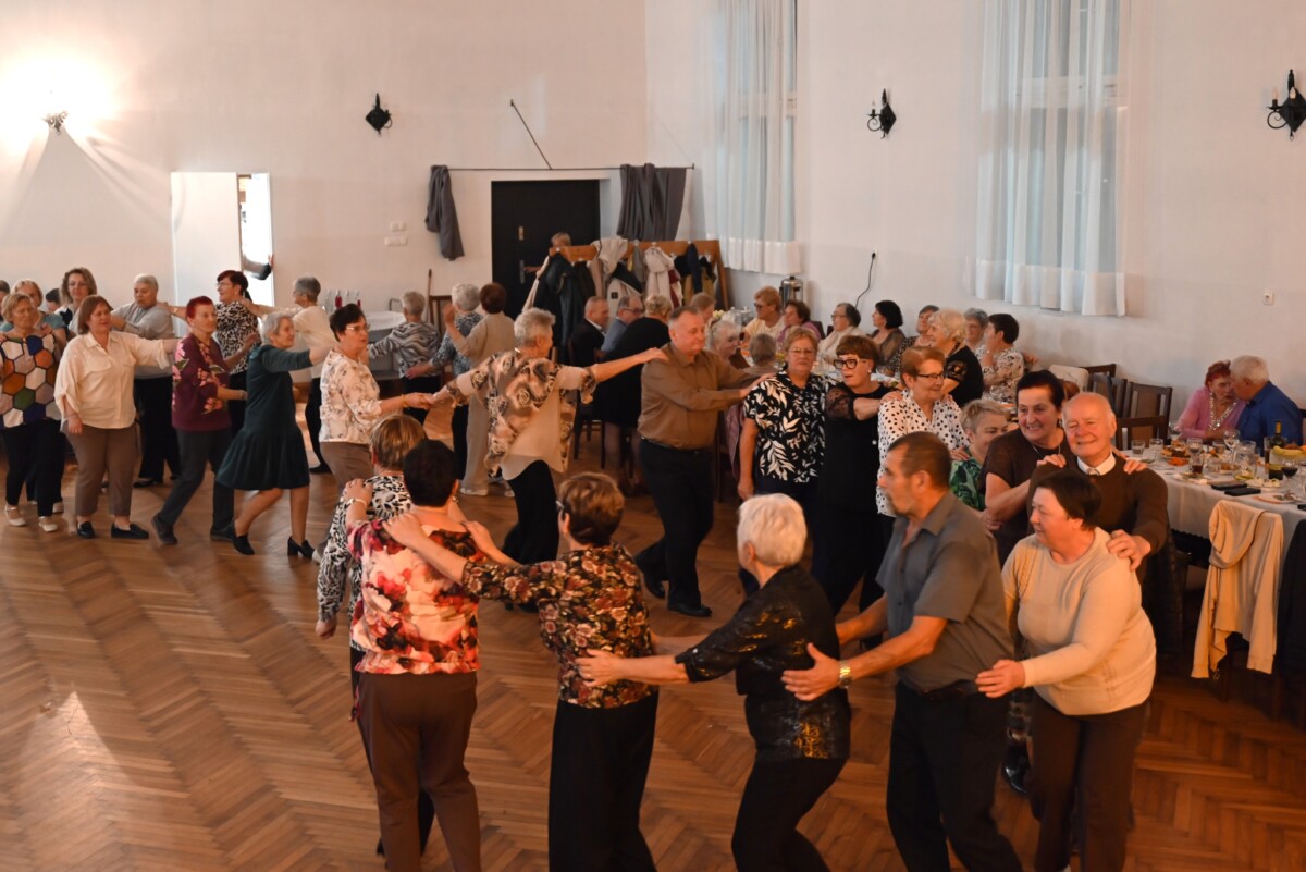 Uczestnicy balu seniora
